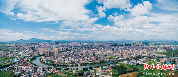 《東河兩岸展新姿》-陳一瑭 攝