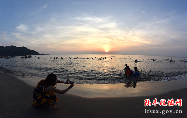 《夕照》林保虔 攝