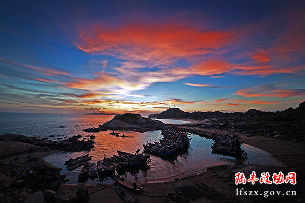 《麒麟山日落》林水江 攝
